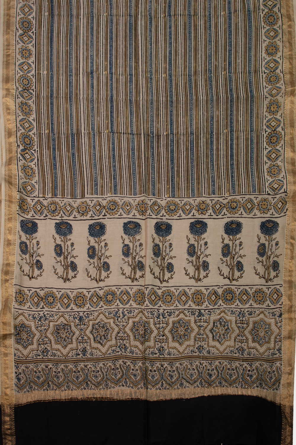 Big Butta on Cream Ajrak Maheshwari Top & Dupatta - Image 3