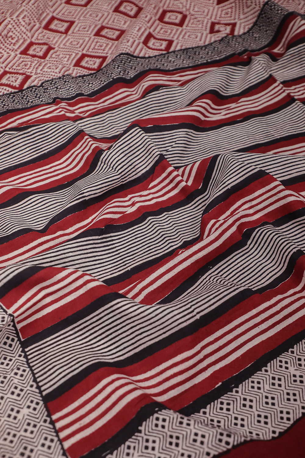 Patterned on Maroon Bagh Cotton Dupatta - Image 2