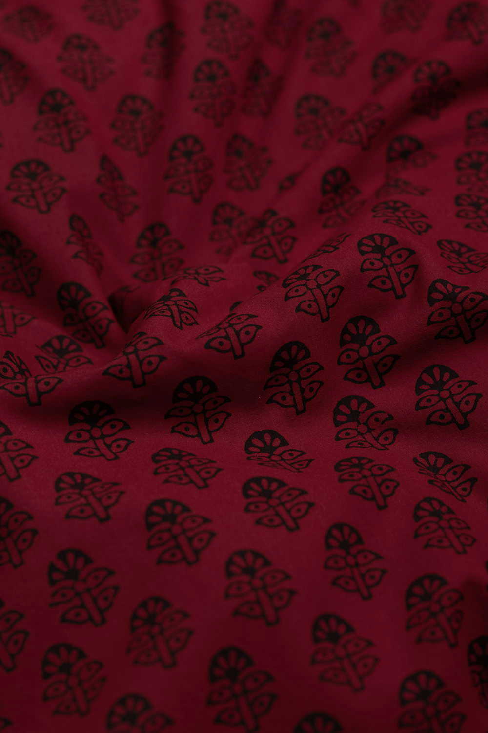 Flower Motif With Maroon Bagh Cotton Fabric - Image 3
