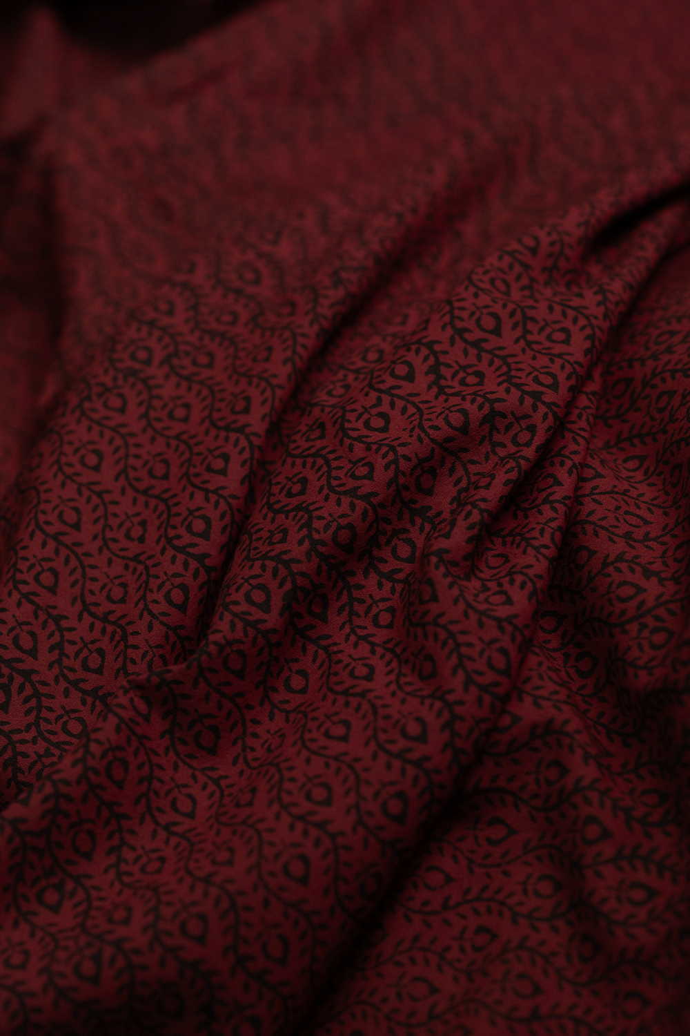 Linear Design on Maroon Bagh Cotton Fabric - Image 3