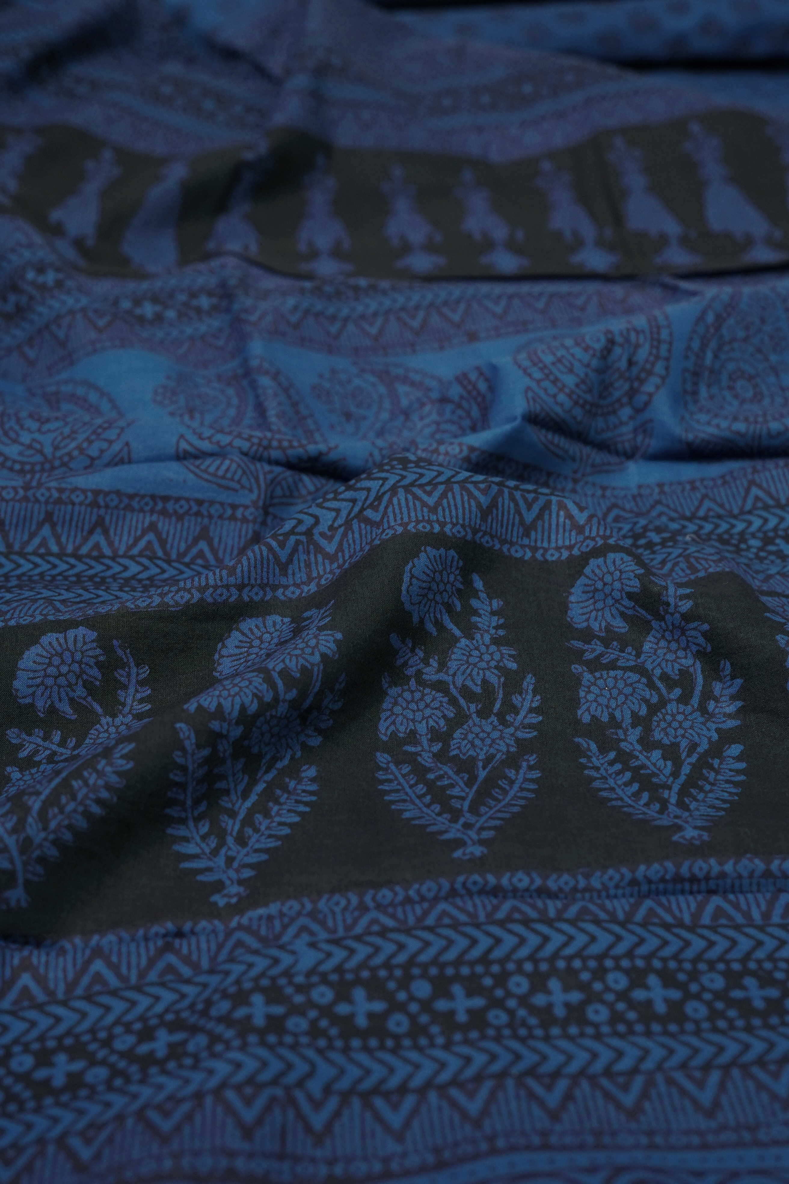 Florets on Blue Bagh Cotton saree - Image 3