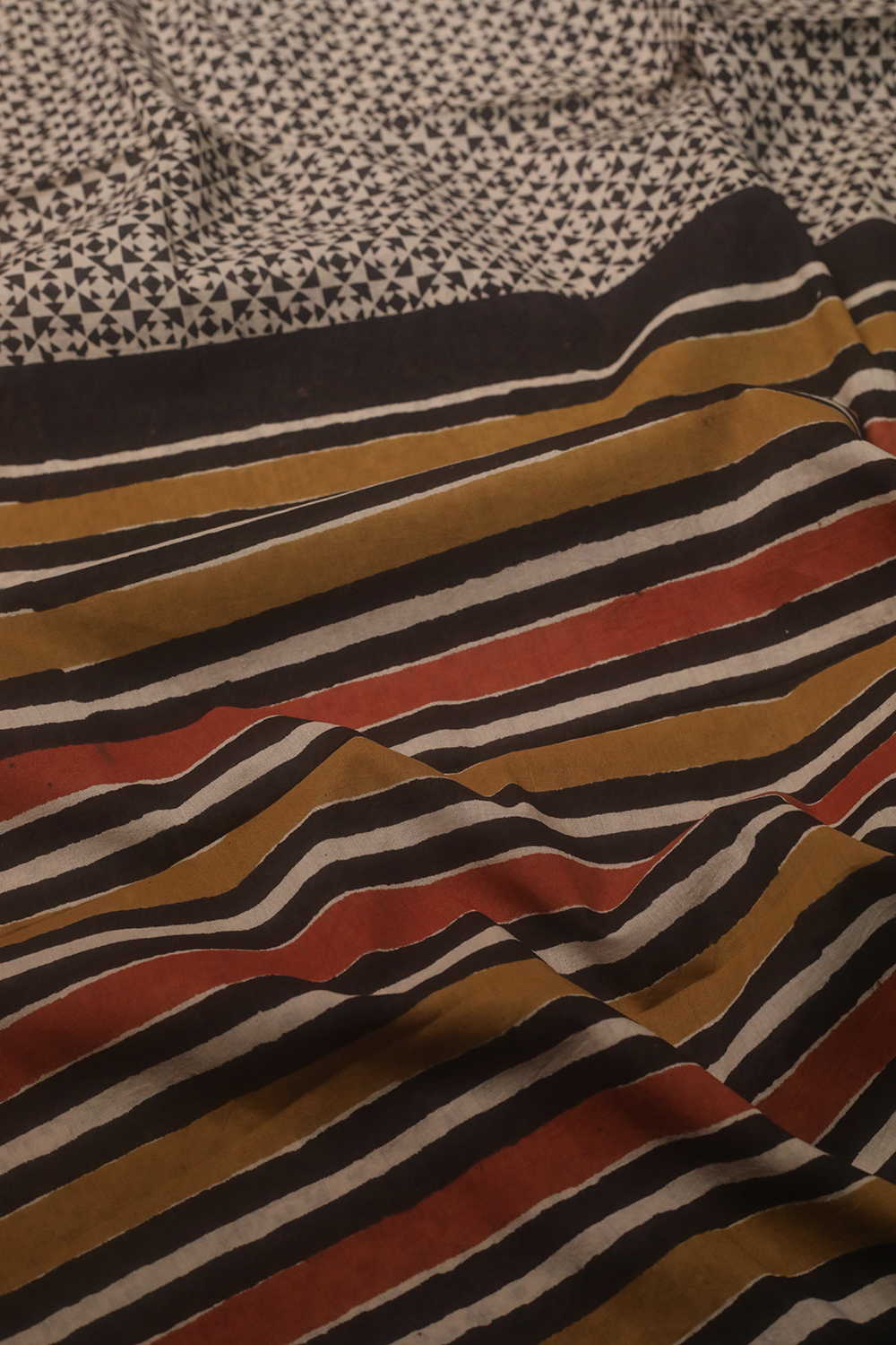 Geometric Pattern - Cream Bagru Mul Cotton saree - Image 3