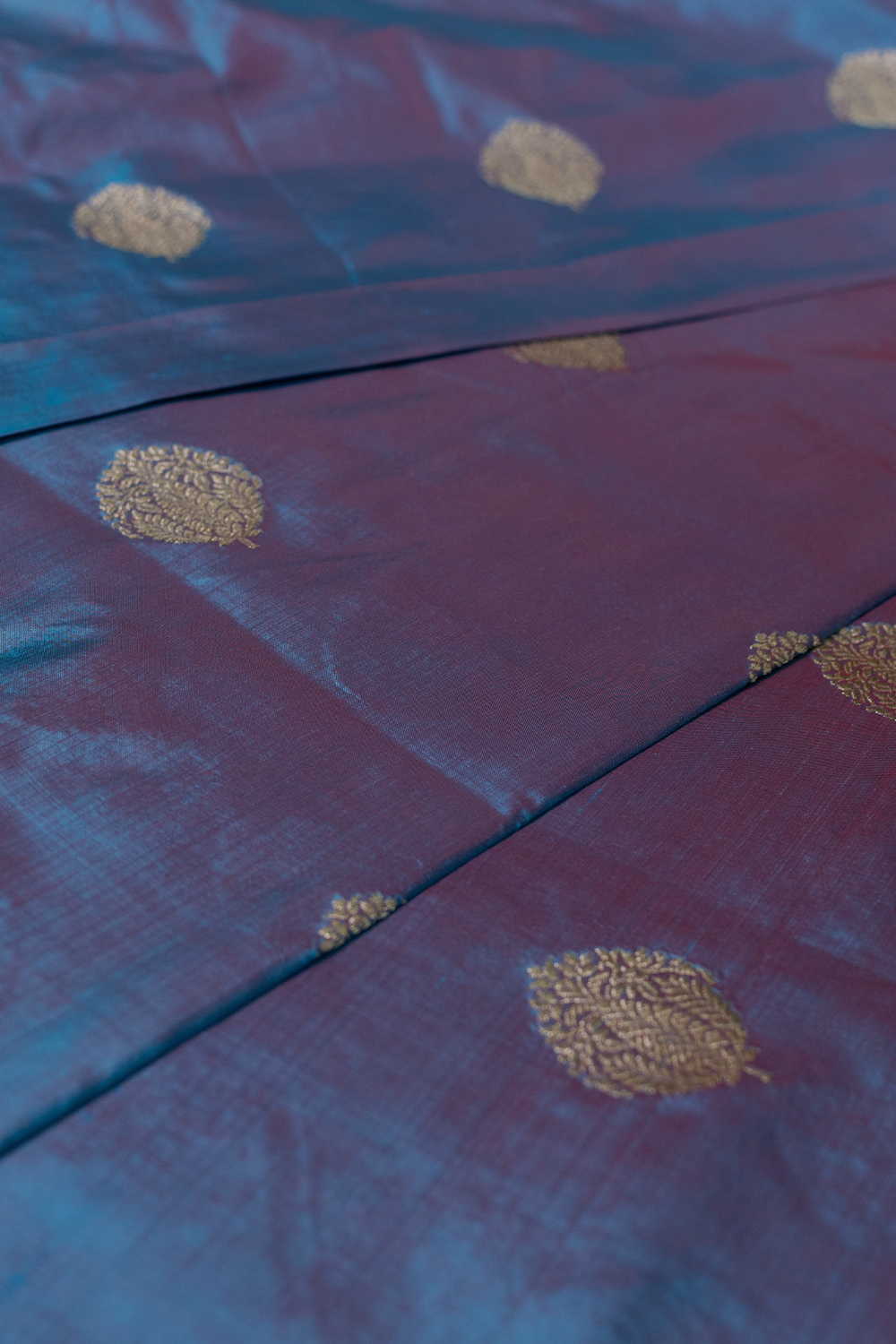 Kadhwa Butta - Dual Shaded Blue Banarasi Silk Fabric - Image 4