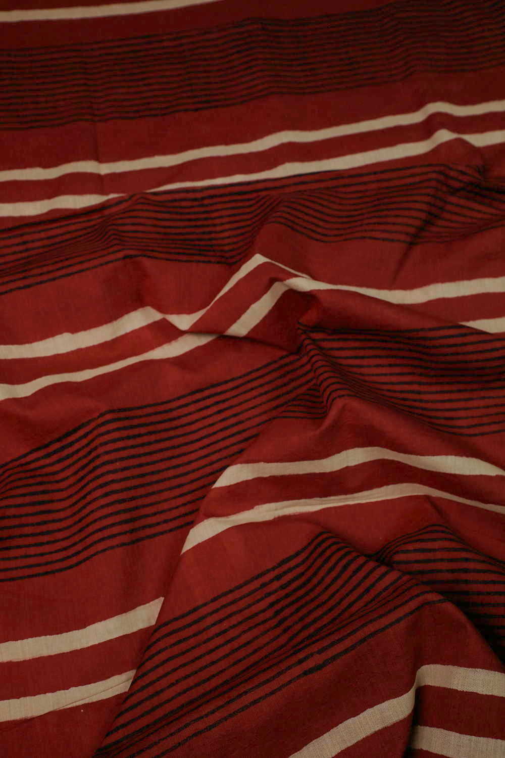 Burgundy Maroon Block Printed Mul Cotton saree - Image 3