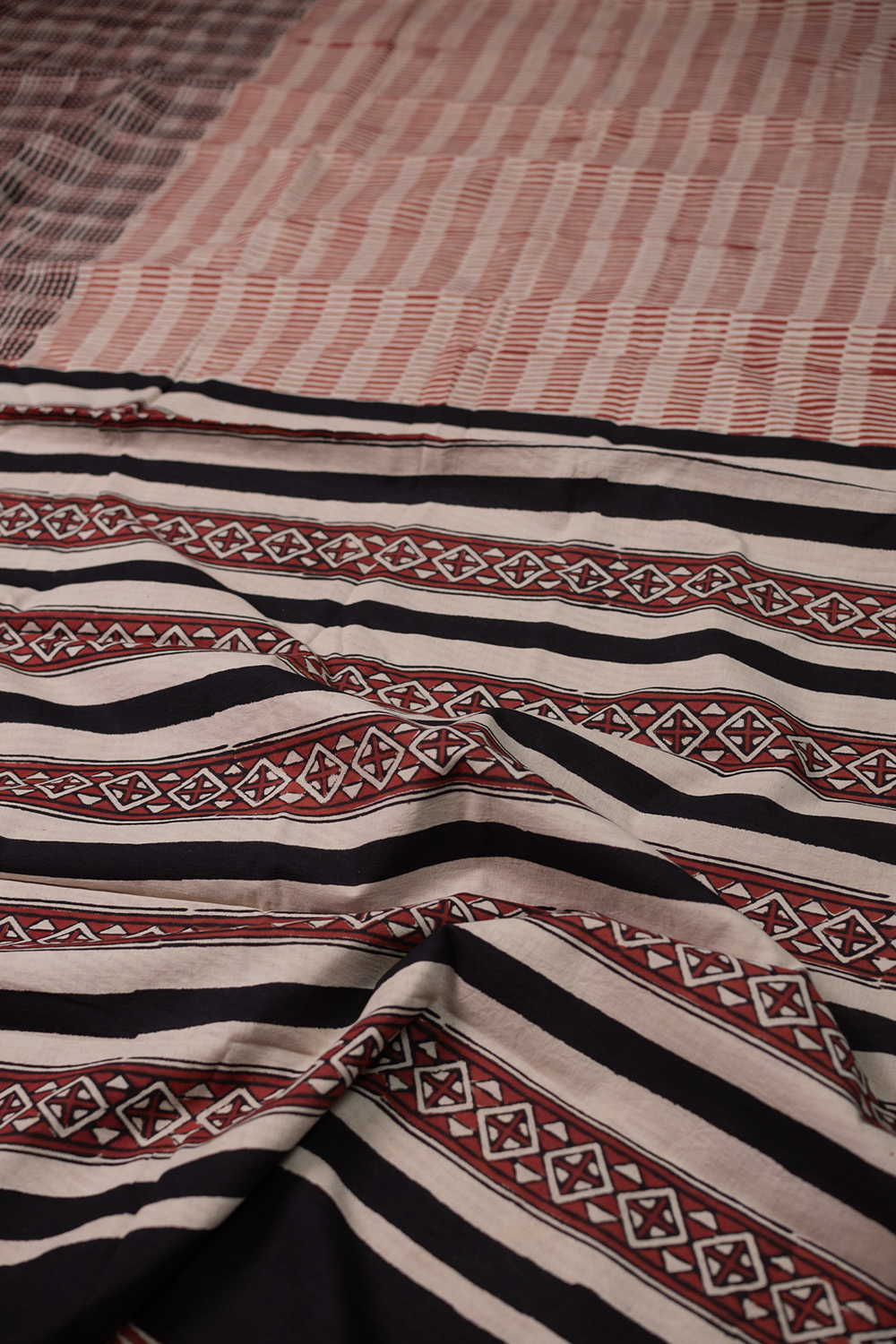 Checkered Pattern Mul Cotton Saree - Image 3