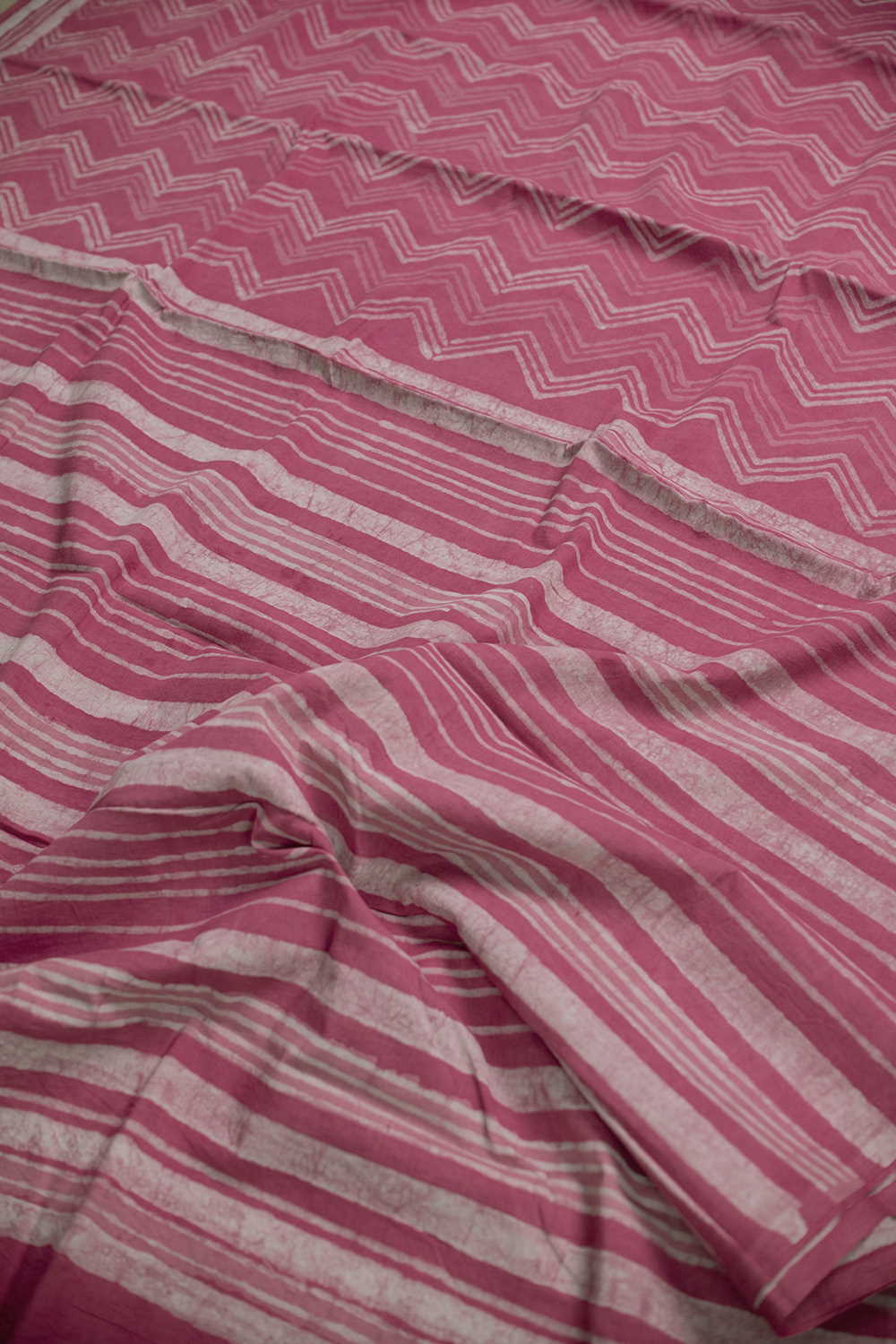 Chevron on Pink Block Printed Mul Cotton saree - Image 3
