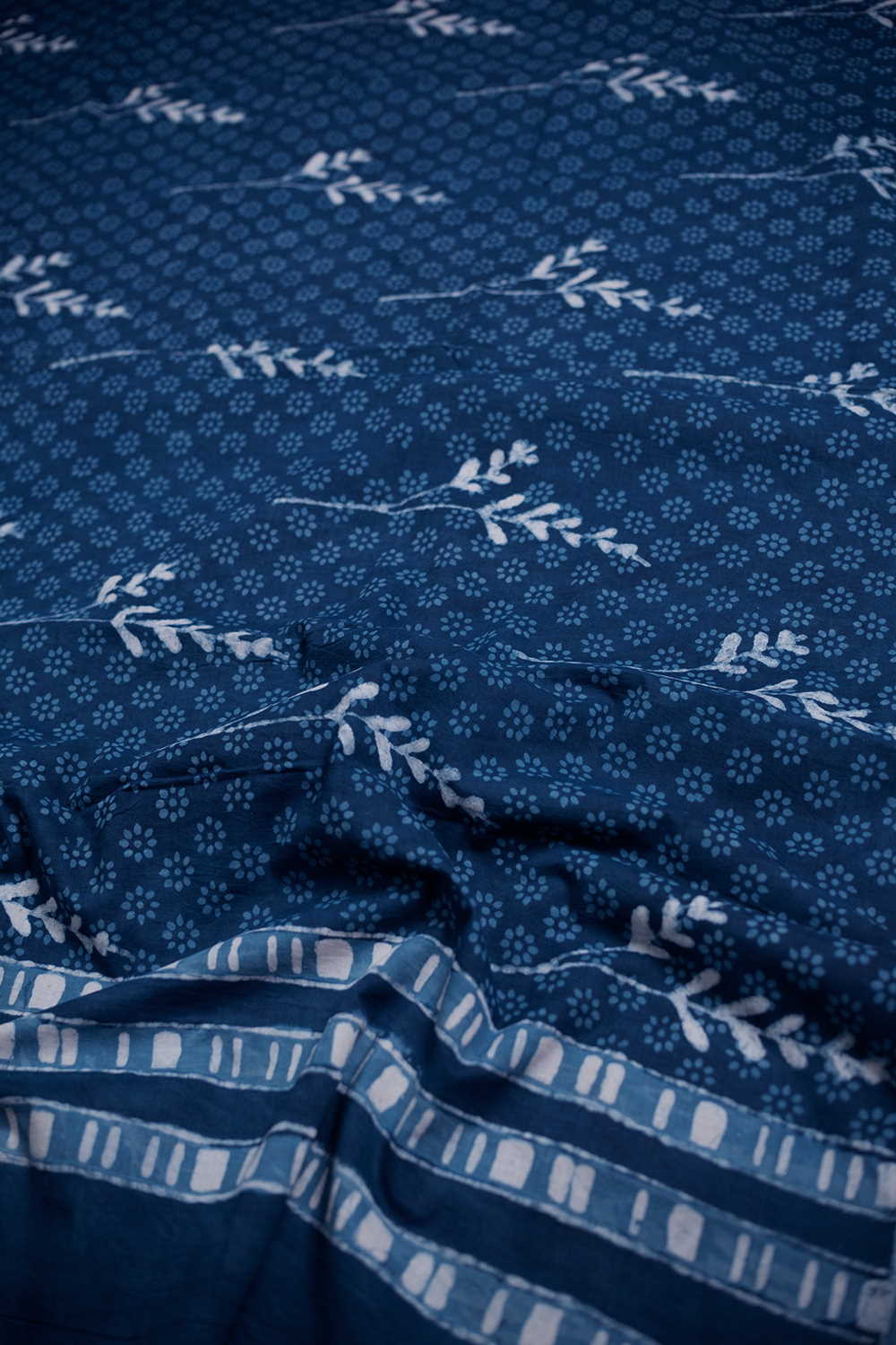 Dark Indigo Block Printed Mul Cotton saree - Image 3