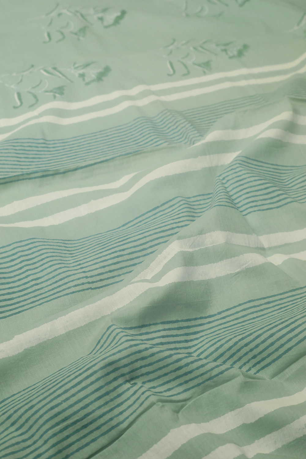 Leaf Butta - Green Block Printed Mul Cotton saree - Image 3