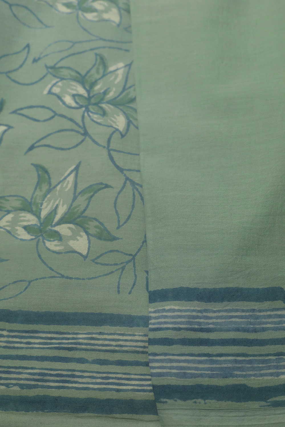 Leafy Green Block Printed Mul Cotton saree - Image 4