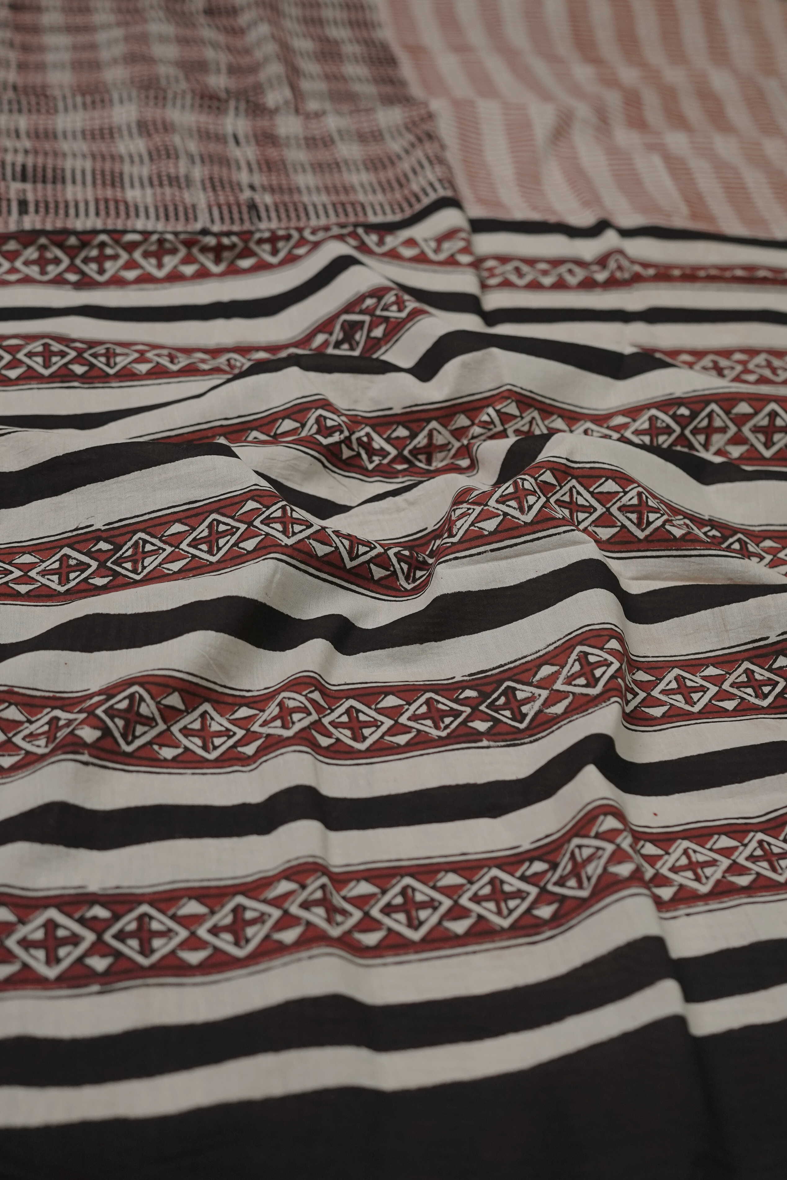 Half & Half Pattern Block Printed Mul Cotton saree - Image 3