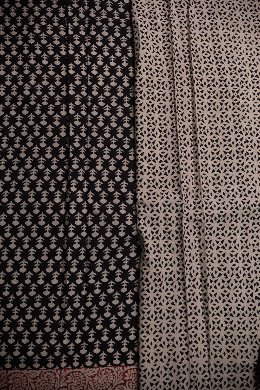 Florets on Black Block Printed Mul Cotton saree - Image 4