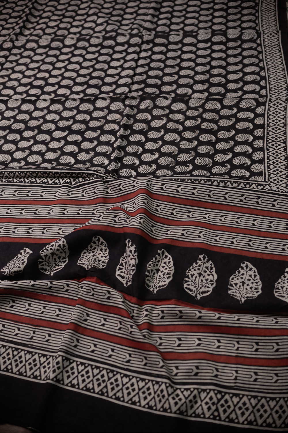Black - Pailsey Block Printed Mul Cotton saree - Image 3
