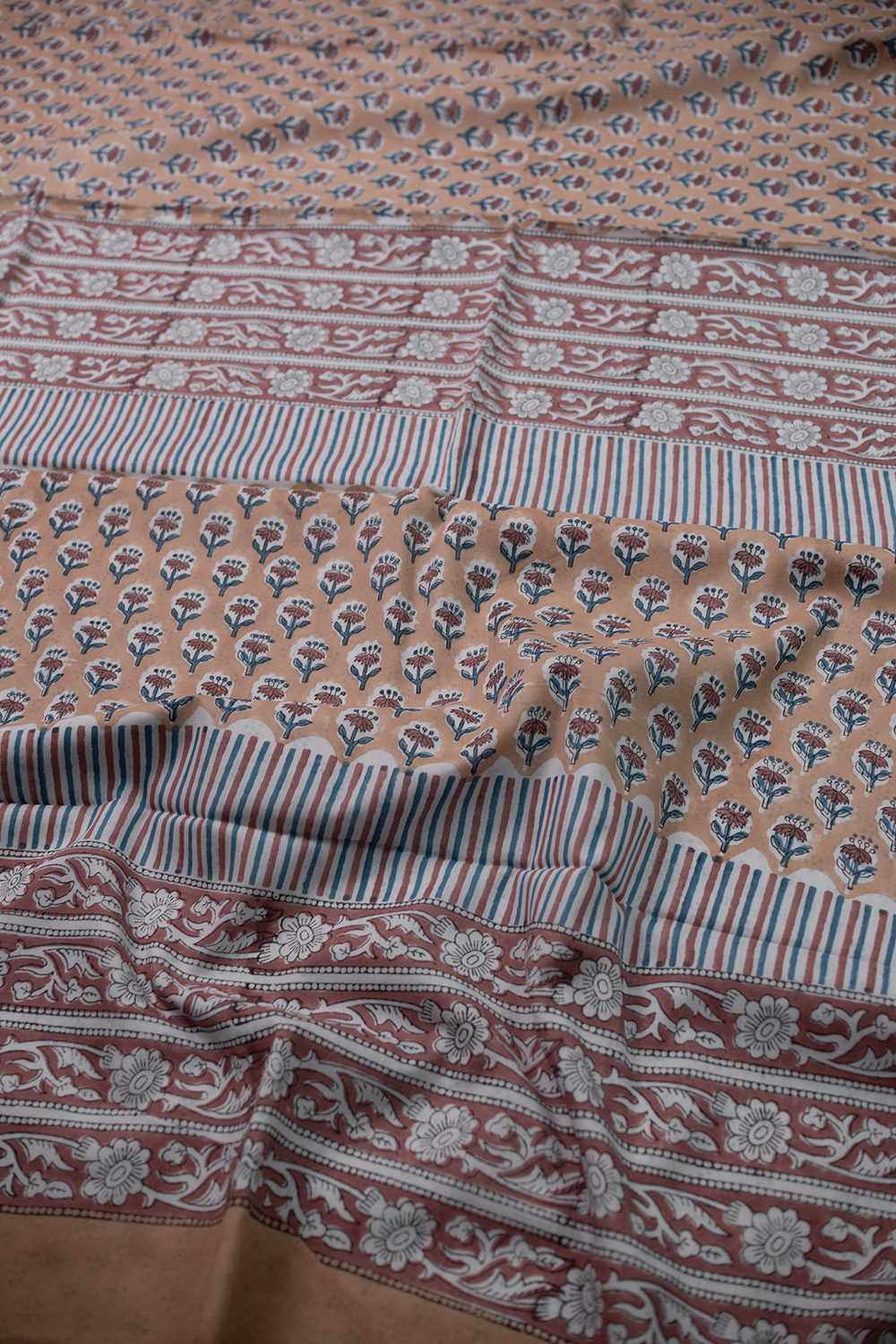Soft Beige Block Printed Mul Cotton saree - Image 3
