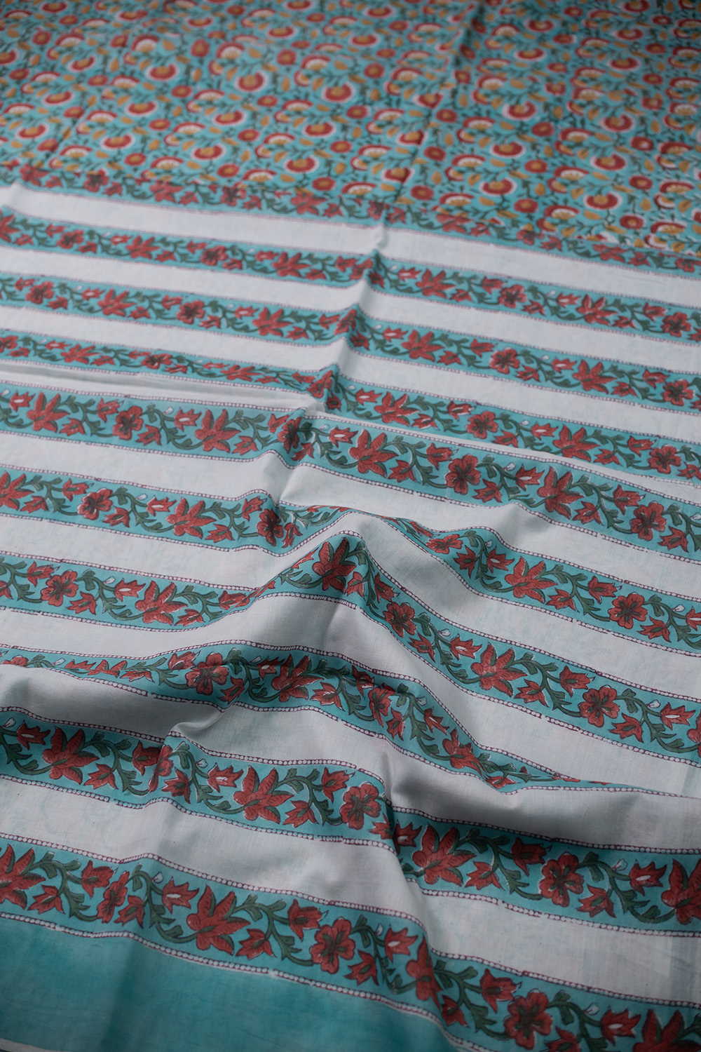 Cluster Floral Block Printed Mul Cotton saree - Image 3