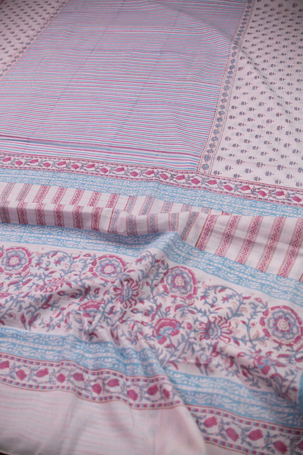 Petal Breeze Block Printed Mul Cotton saree - Image 3