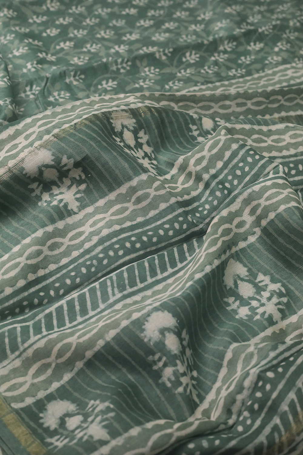 Cream Buttas on Green Block Printed Silk Cotton saree - Image 3