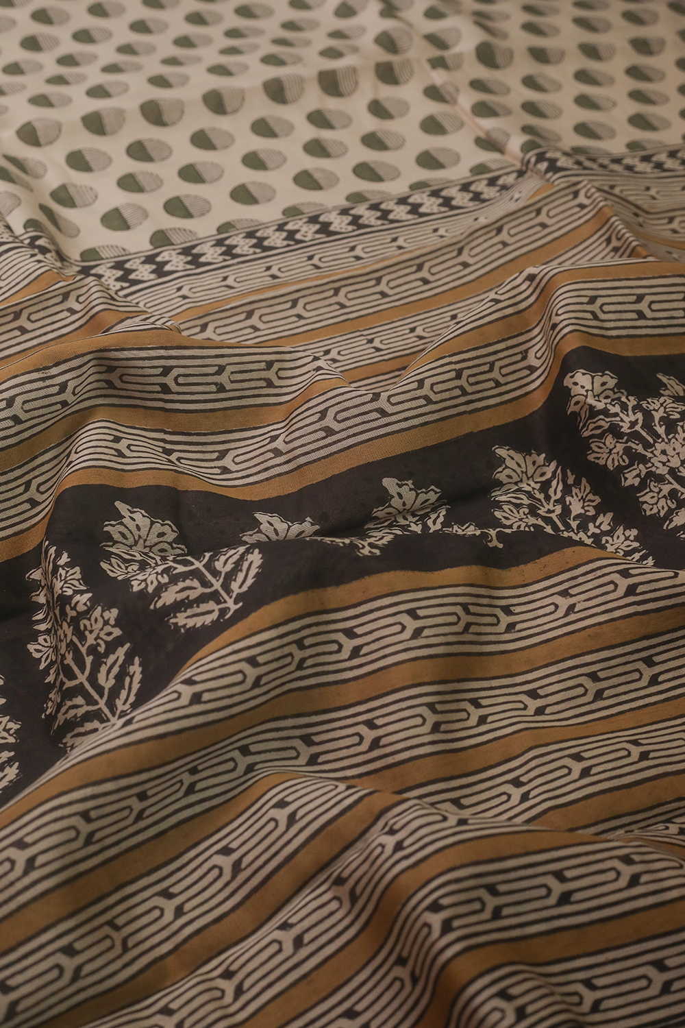 Circle Buttas on Cream Block Printed Silk Cotton saree - Image 3
