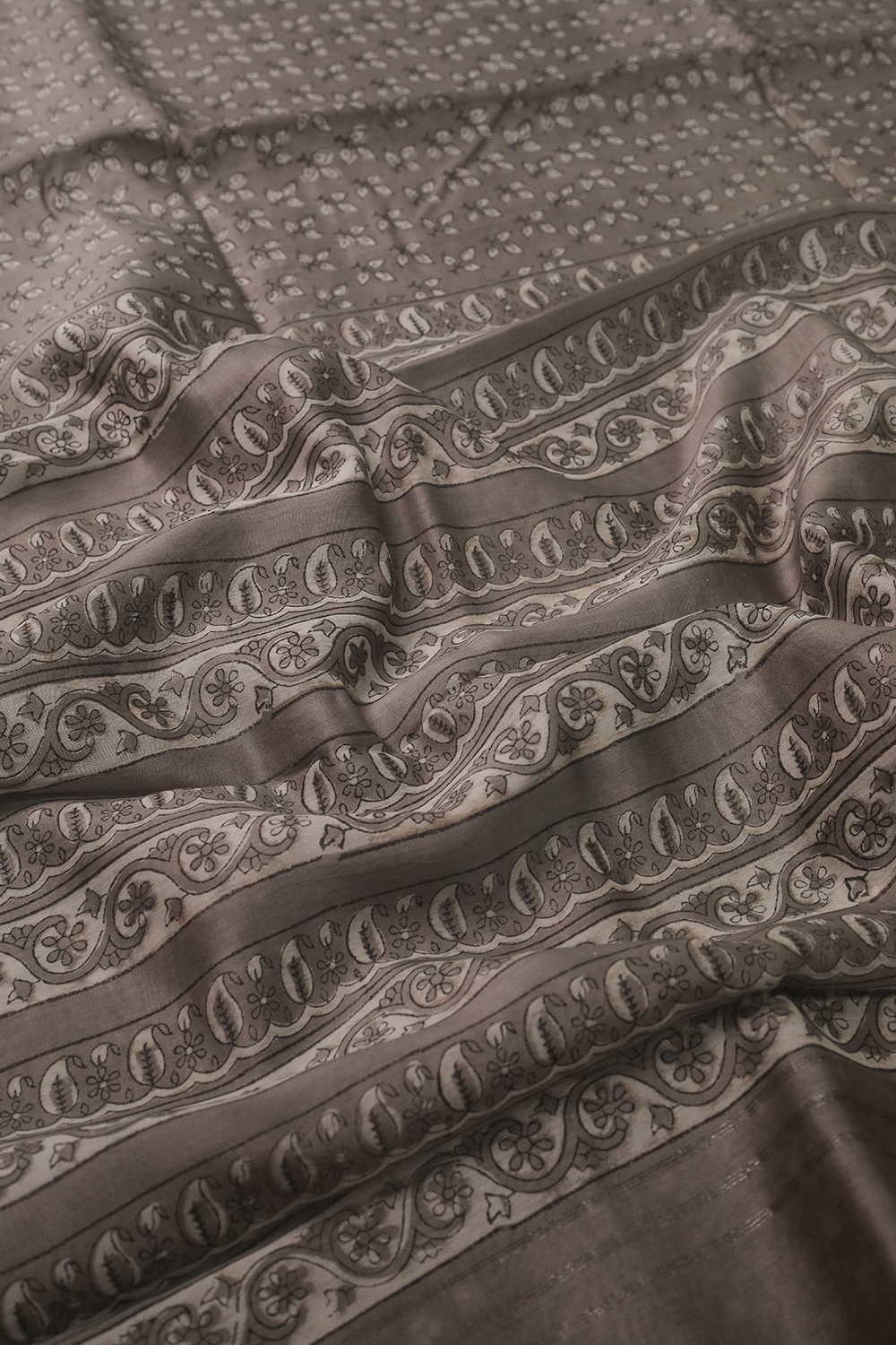 Grey Block Printed Silk Cotton saree - Image 3