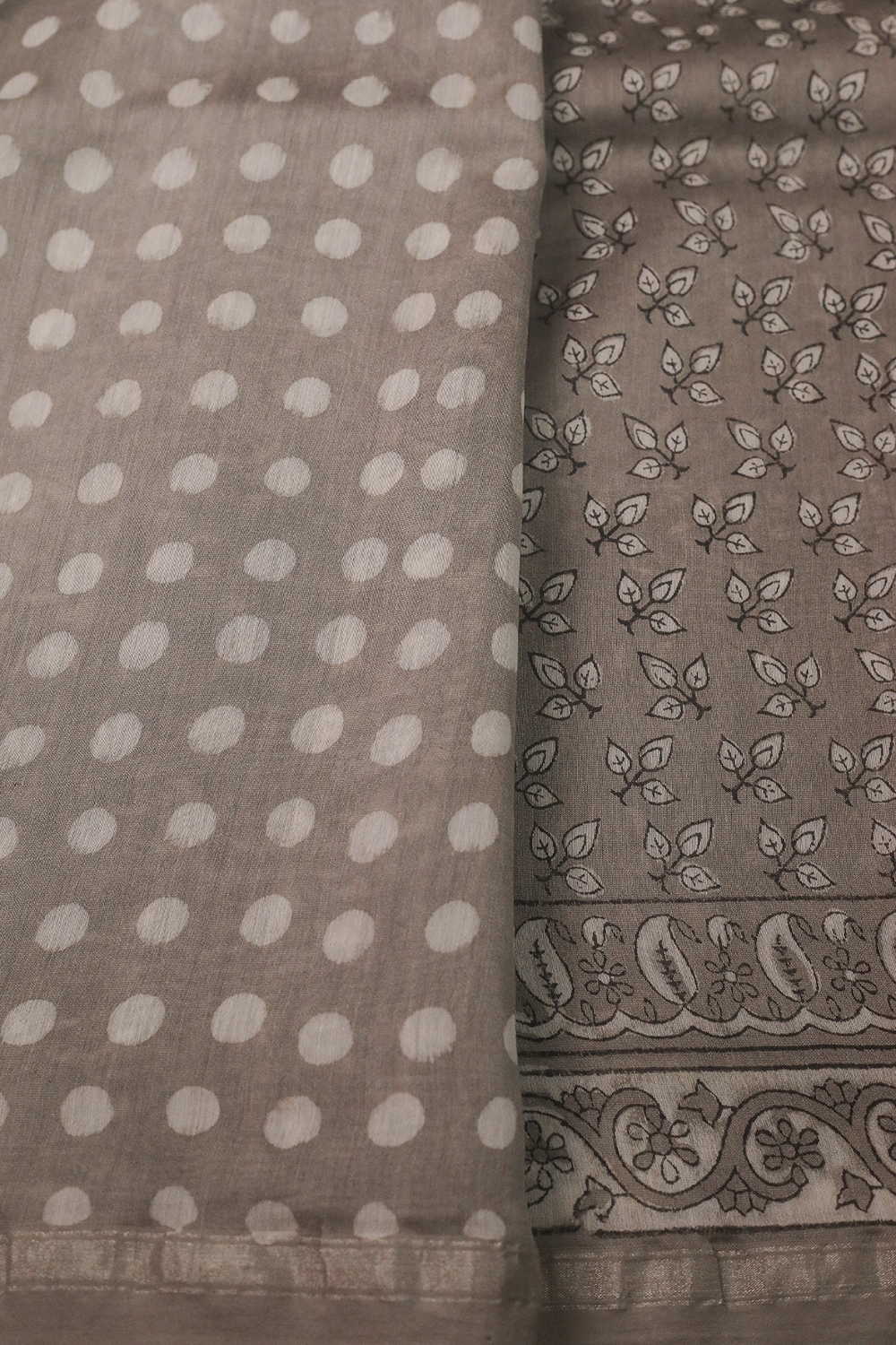 Grey Block Printed Silk Cotton saree - Image 4