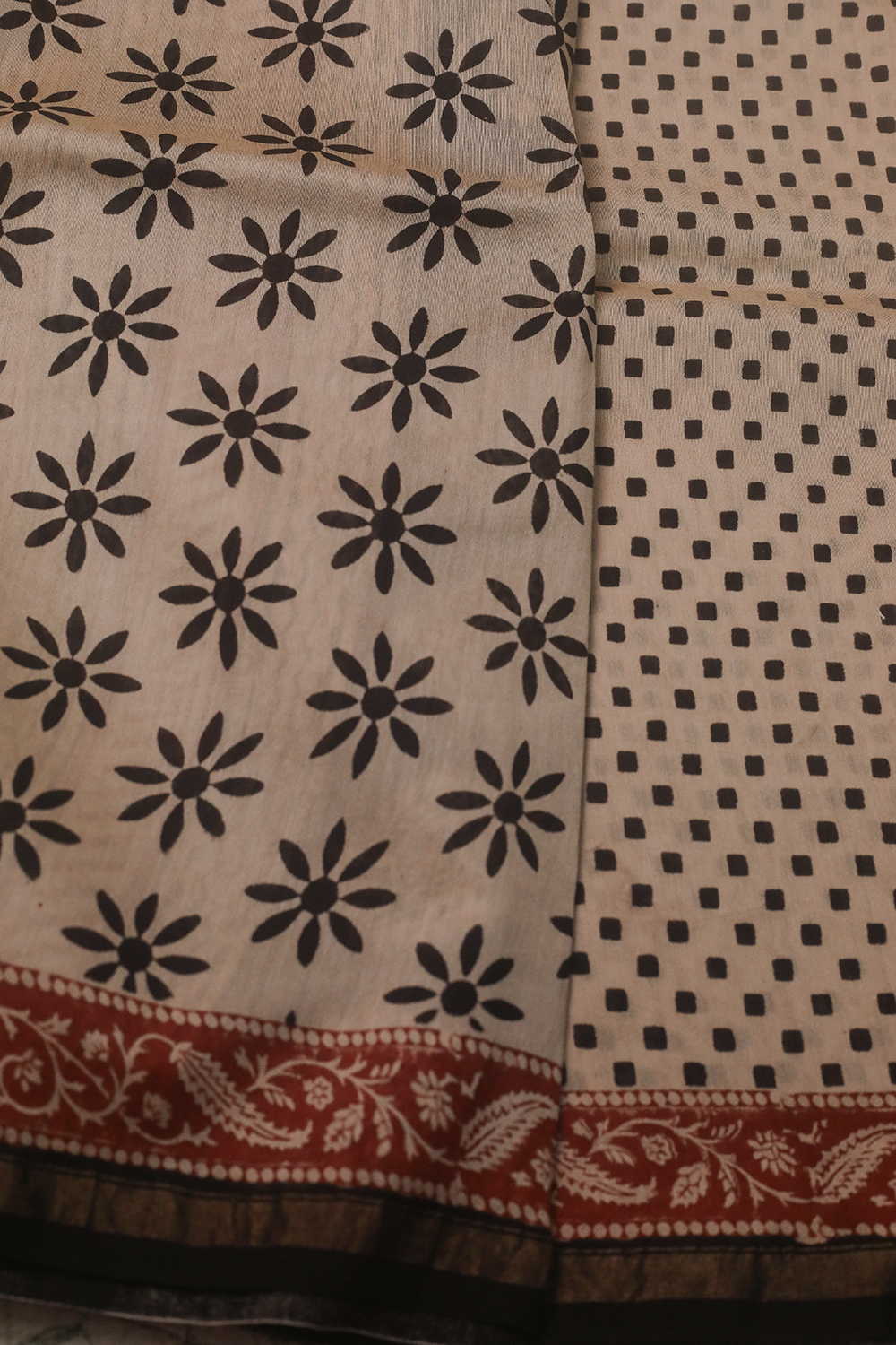 Square Dots on Cream Block Printed Silk Cotton saree - Image 4