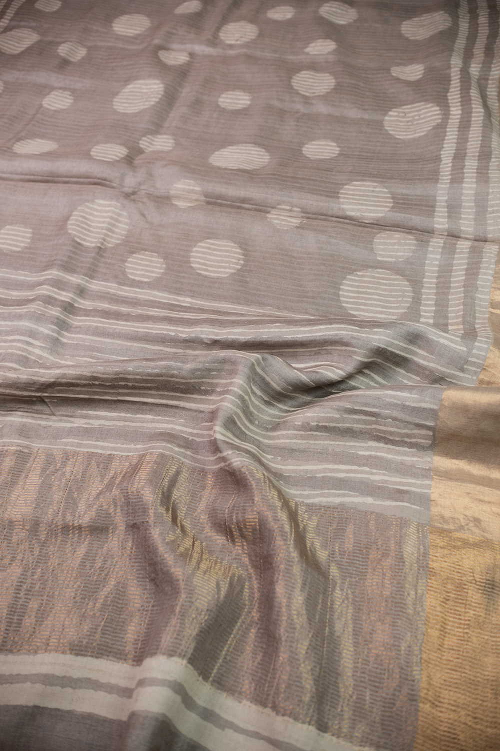Creamy Grey Block Printed Tussar saree - Image 3