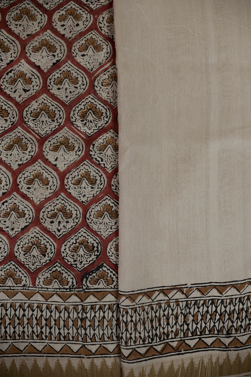 Floral Butta on Faded Maroon Ghicha Border Chanderi Saree - Image 4
