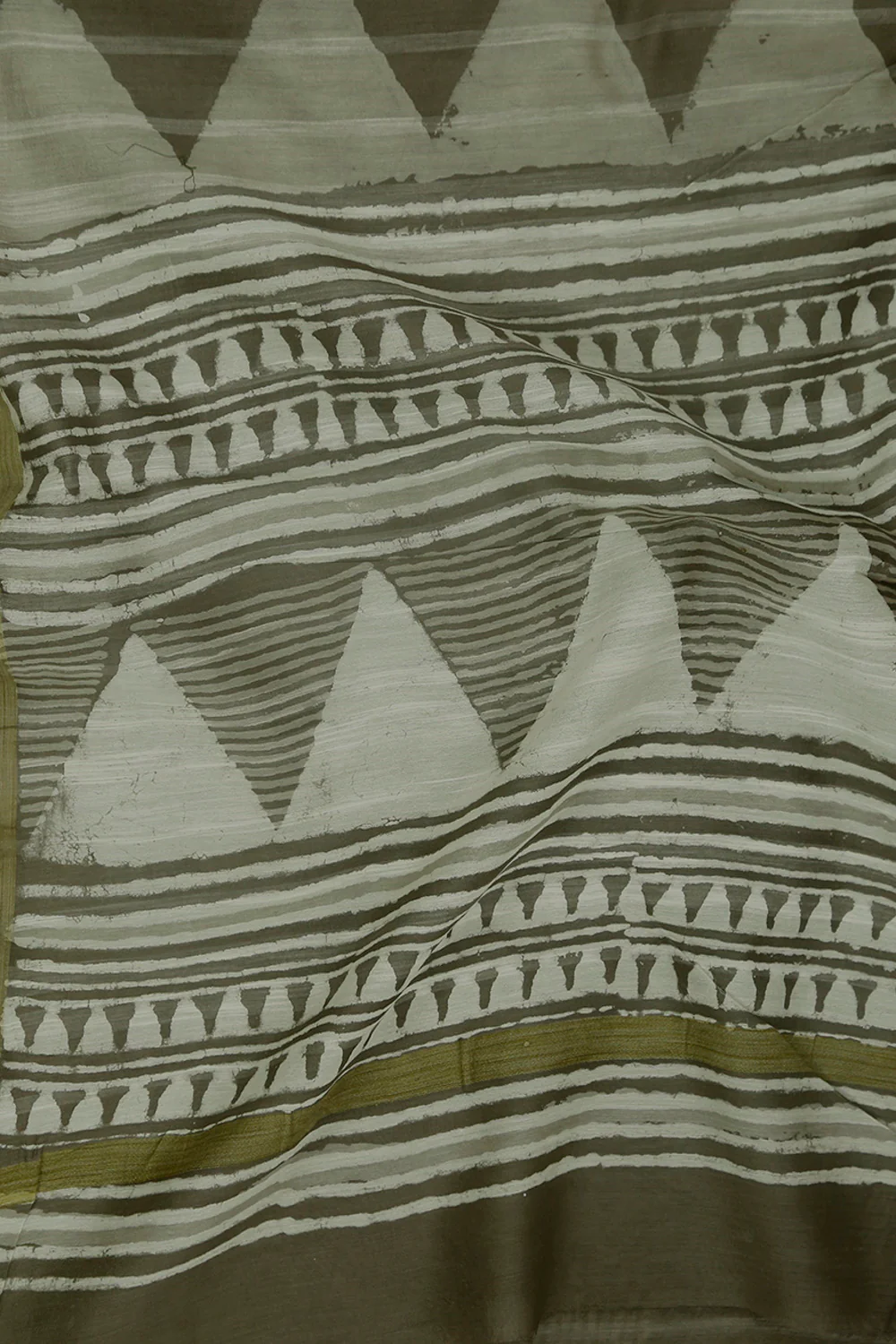 Triangles on Grey Ghicha Border Chanderi Saree - Image 3