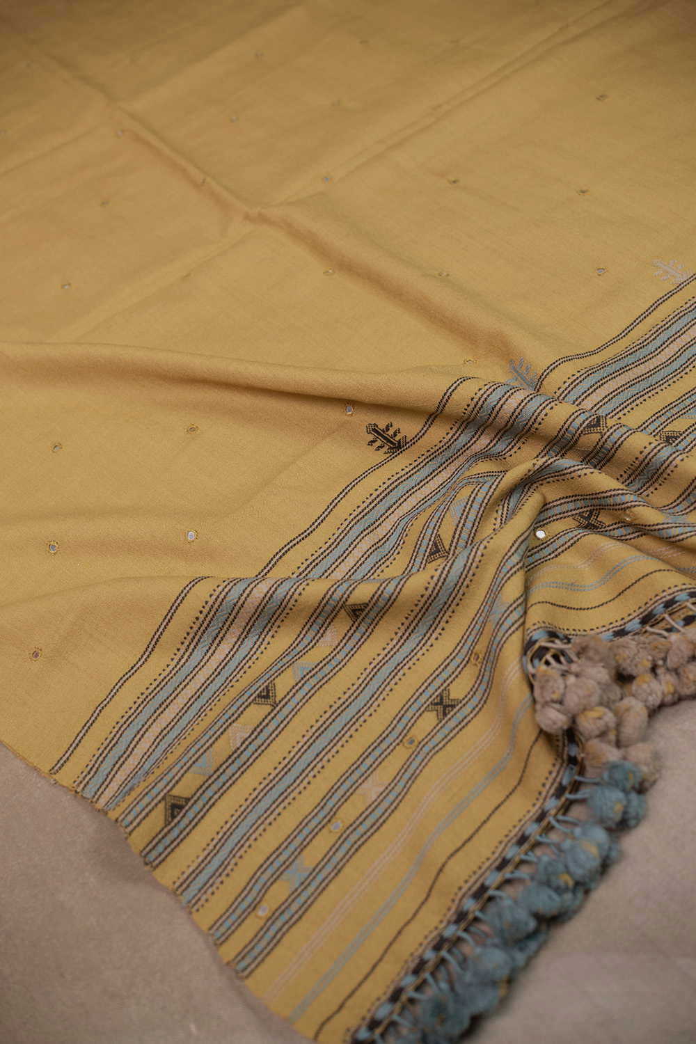 Hand Embroidered Mirror Work Bhujodi Woolen Dupatta - Image 3