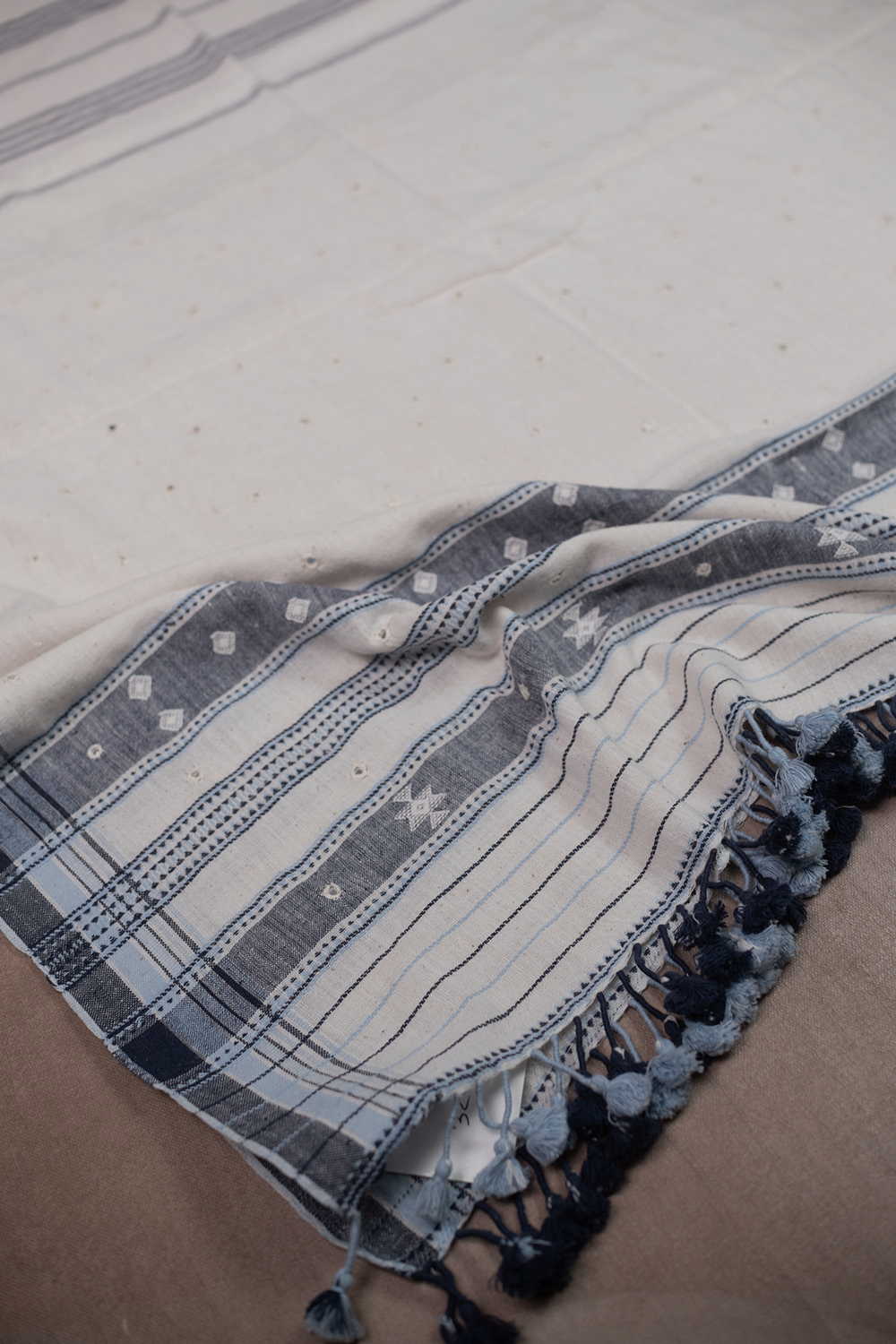 Hand Embroidered Mirror Work on Cream Bhujodi Cotton Dupatta - Image 3