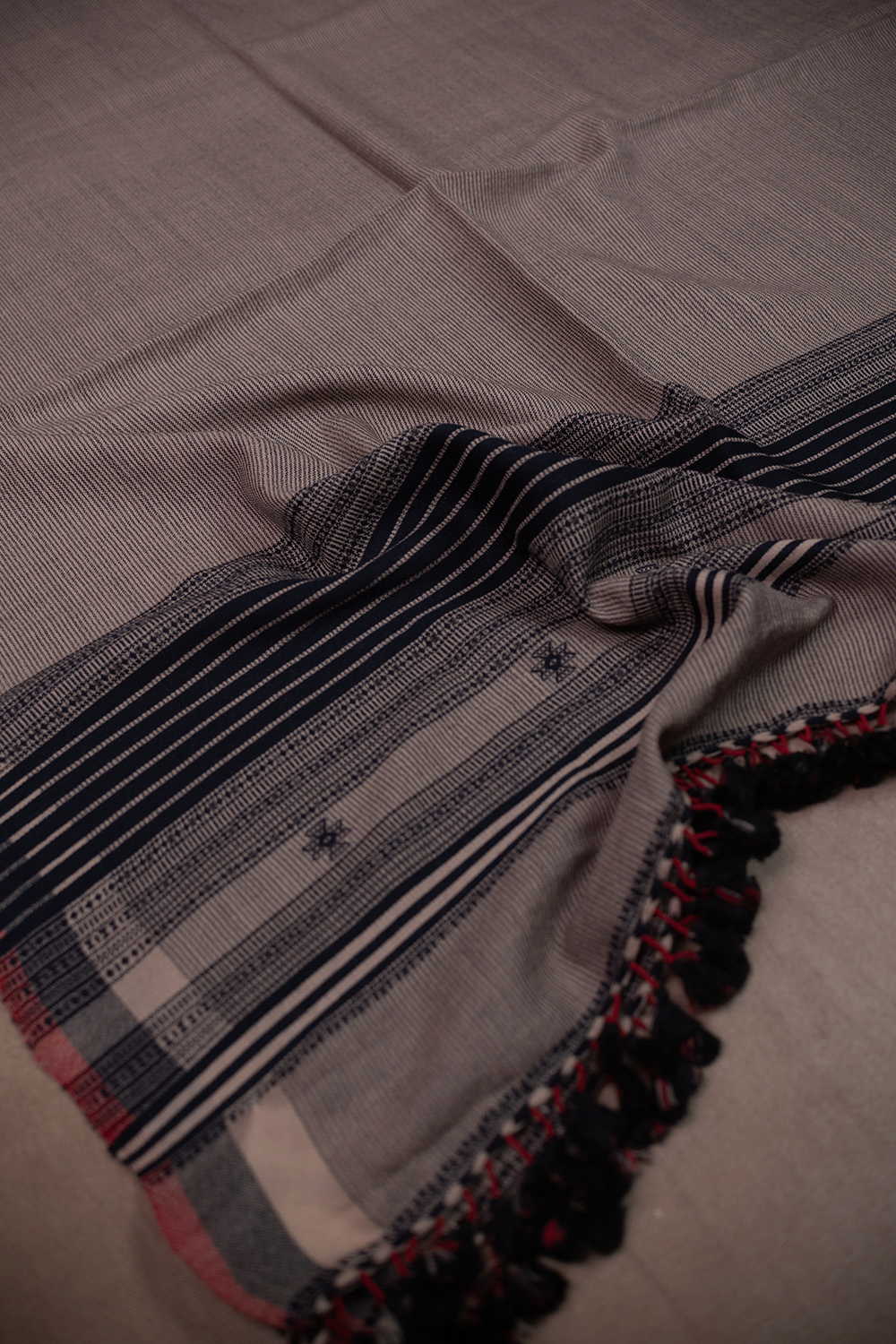 Thin Stripe Merino Bhujodi Woolen Dupatta - Image 2