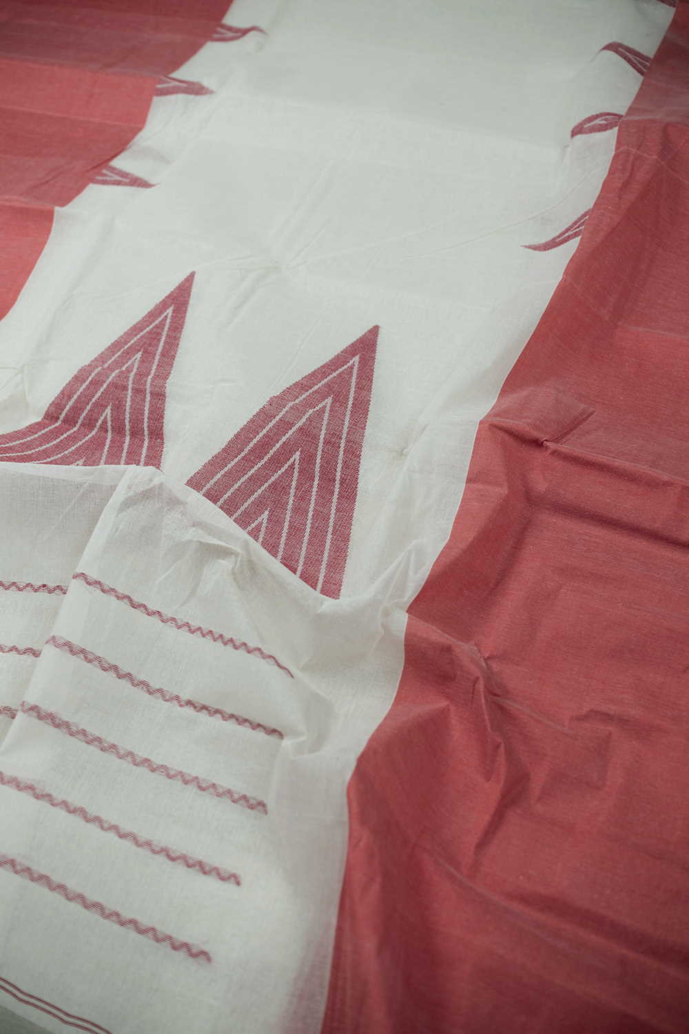 Cream with Red Border Bengal Cotton saree - Image 3
