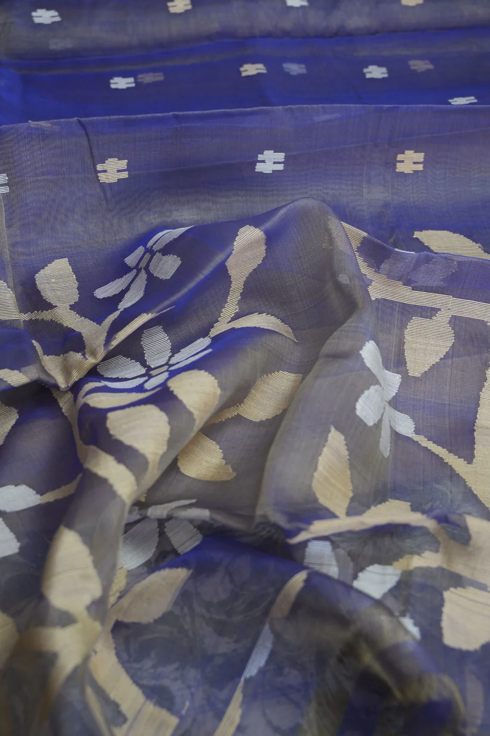 Dual Shaded Blue Handwoven Bengal Muslin silk saree - Image 3
