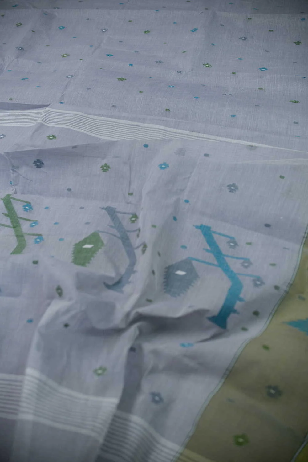 Green Border on Grey Bengal Handwoven Cotton saree - Image 3