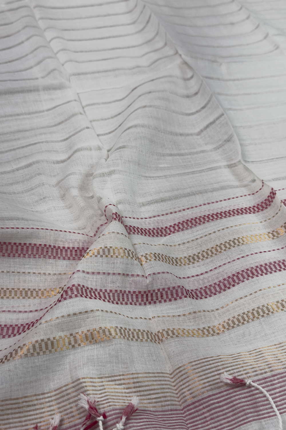 Daisy Cream Handwoven Cotton Stole - Image 3