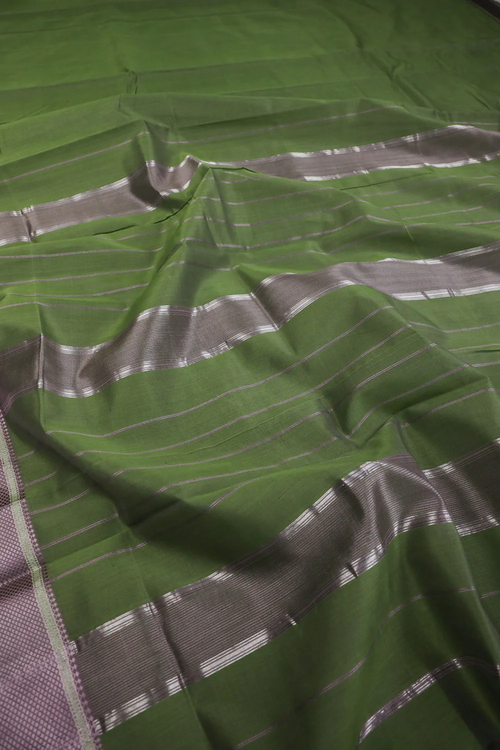 Dark Leaf Green Handwoven Maheshwari Saree - Image 3