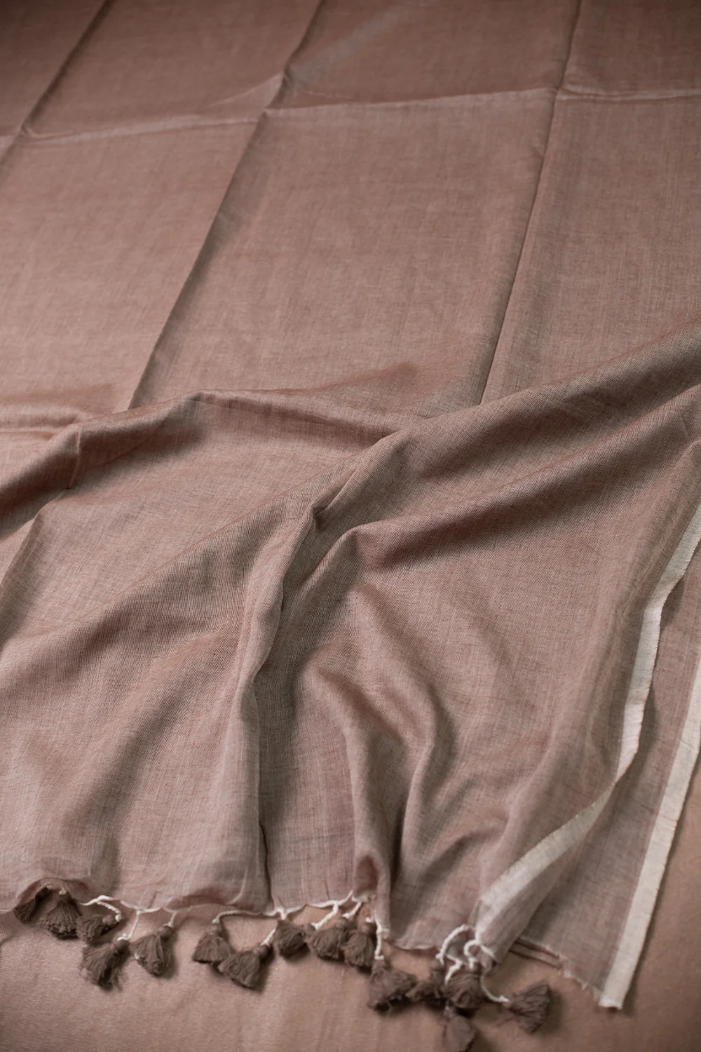 Creamy Brown Handwoven Mul Cotton saree - Image 3