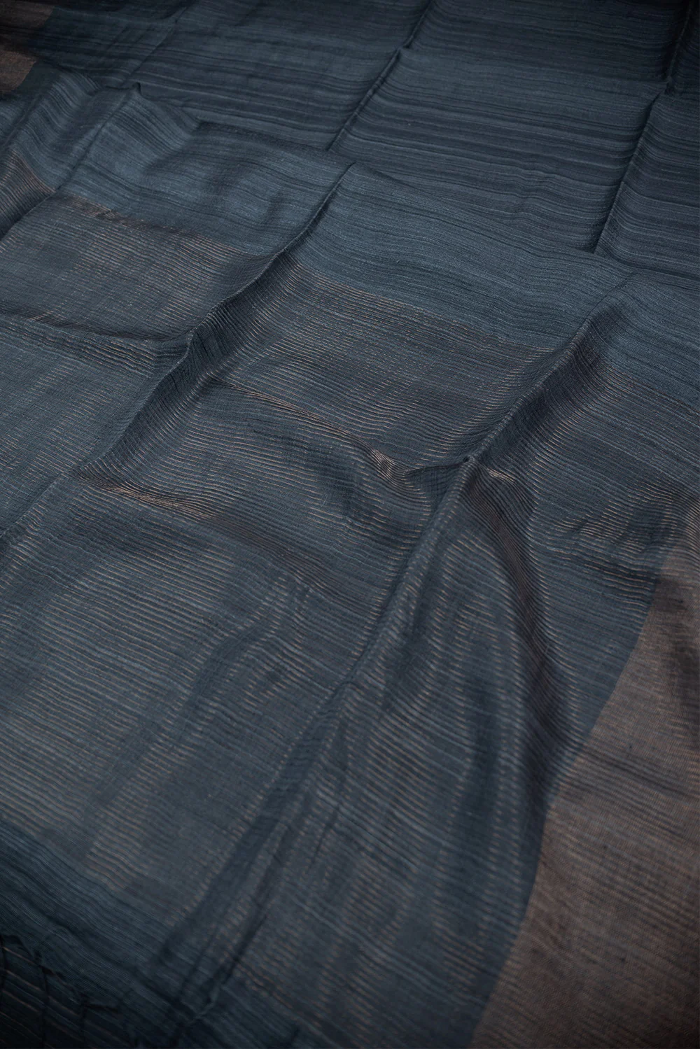 Charcoal Grey Handwoven Silk saree - Image 3