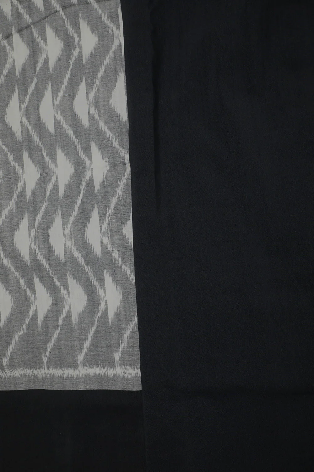 Chevron on Grey Pochampally Ikat Cotton Saree - Image 4
