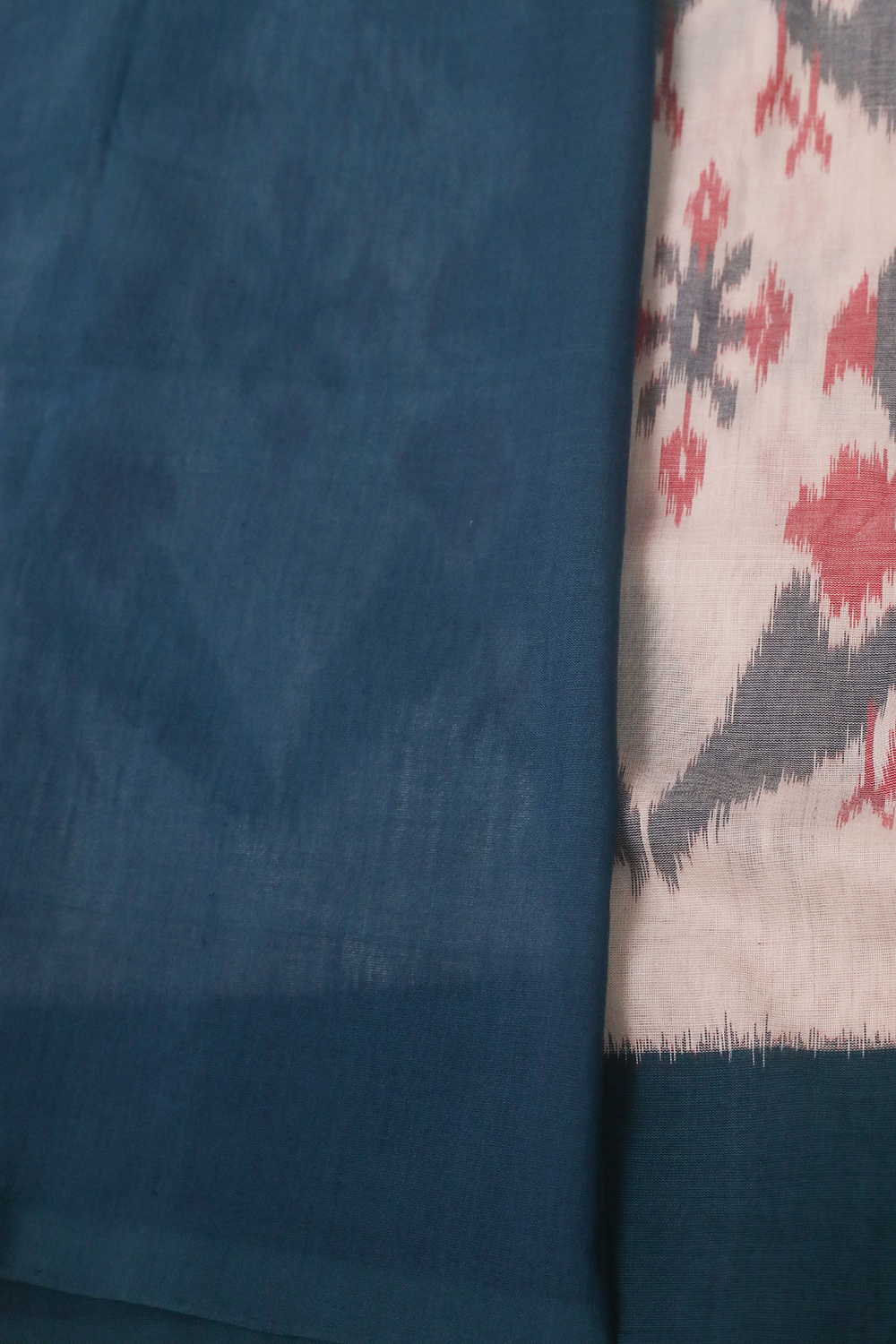 Patterned on Cream Ikat Cotton saree - Image 4