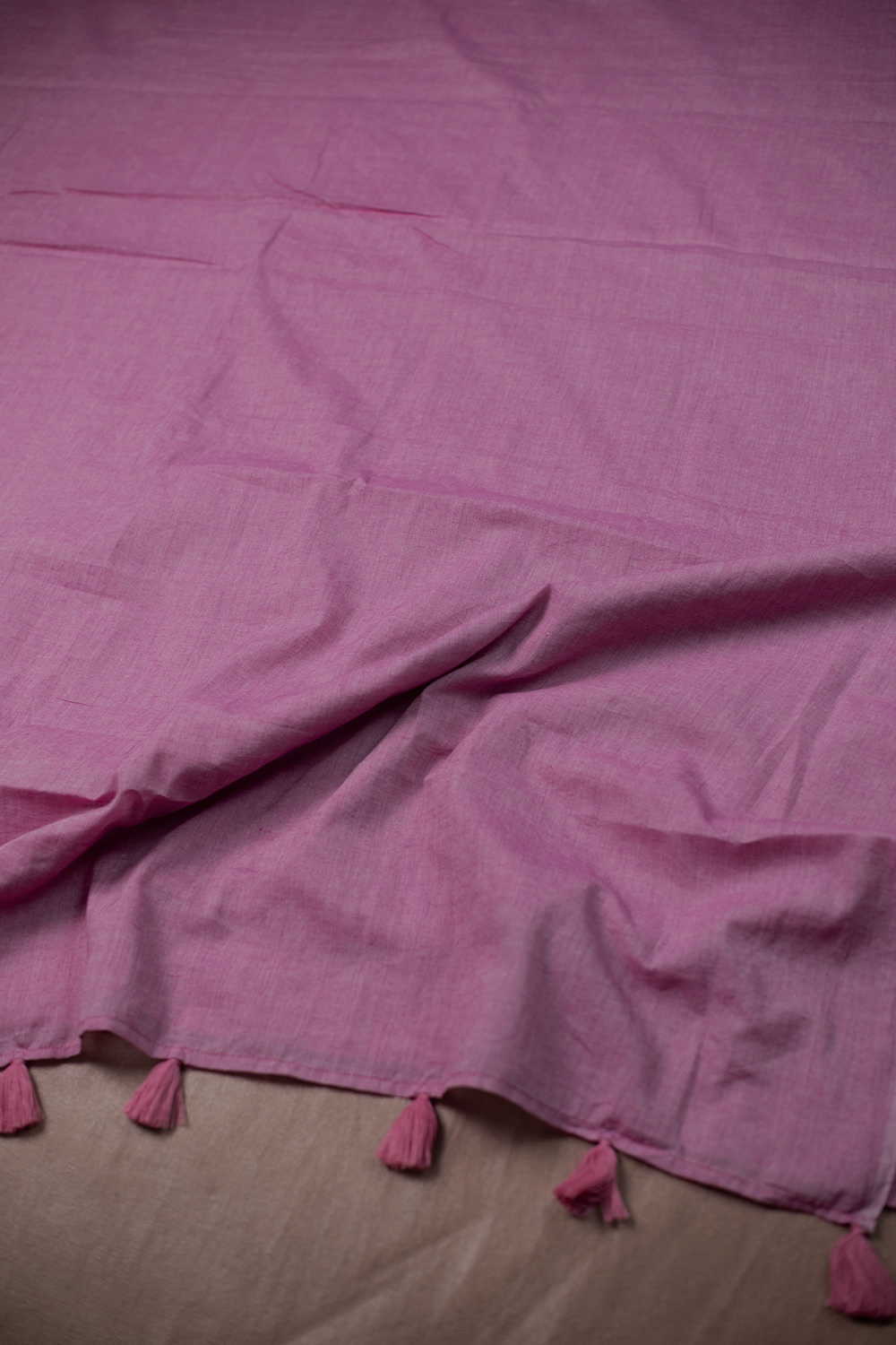 Plain Pink Handwoven Mul Cotton Saree - Image 2