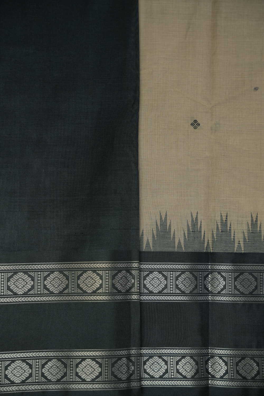 Black Silk Border Creamy Beige Kanchipuram Cotton saree - Image 4