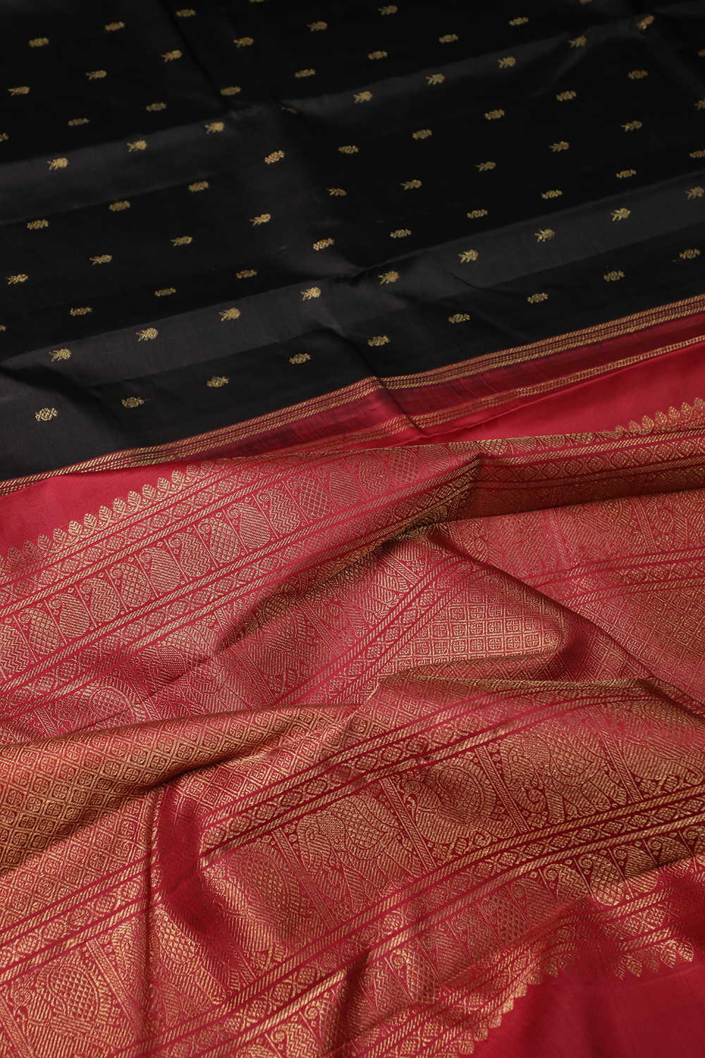 Black with Red Kanchipuram Silk saree - Image 3