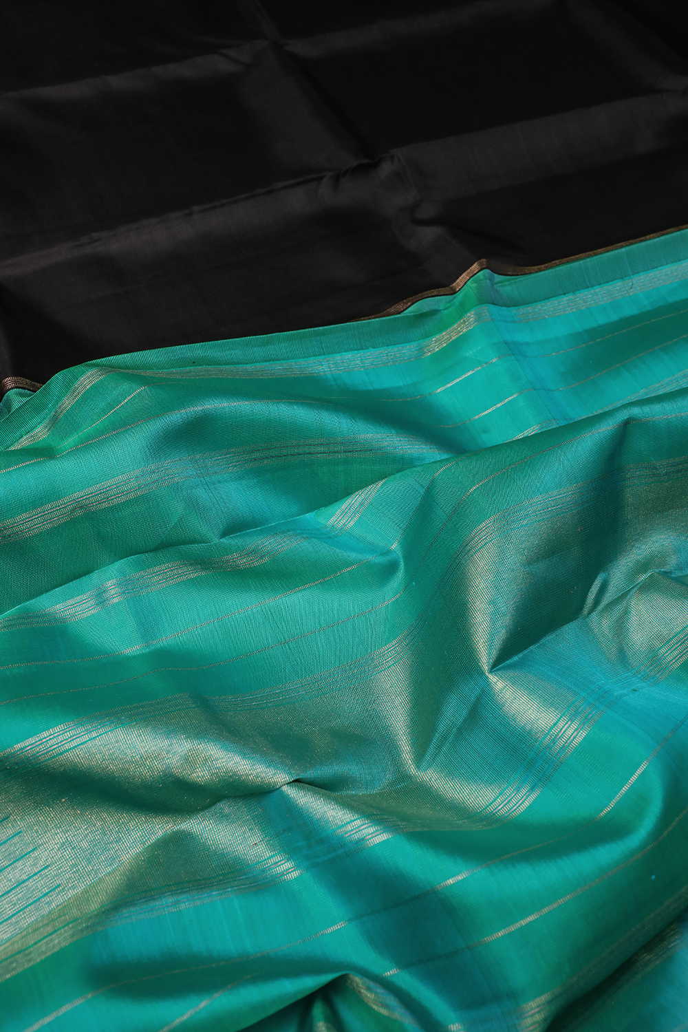Black with Shaded Green Pallu Kanchipuram Silk saree - Image 3
