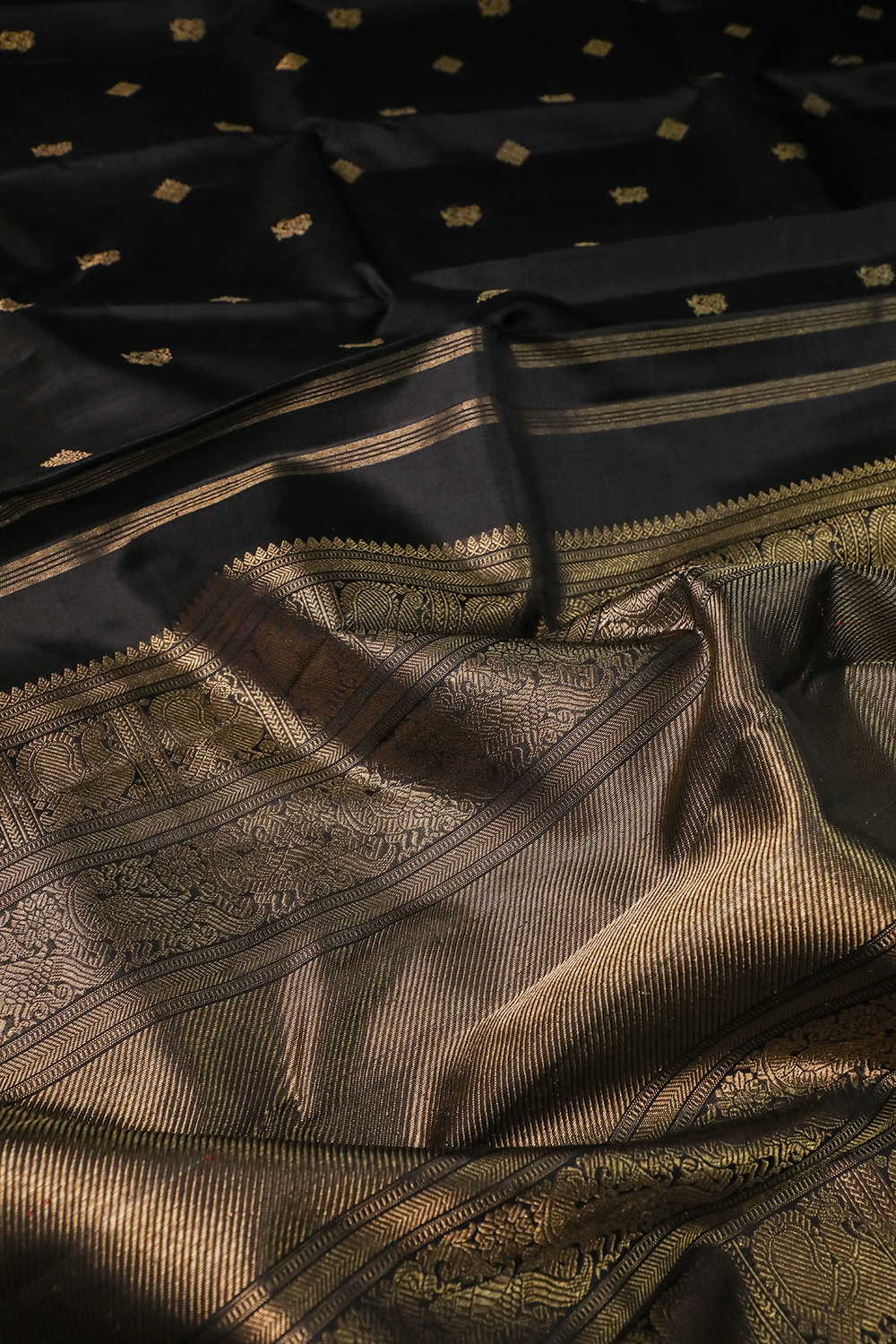 Zari Motifs on Pitch Black Kanchipuram Silk saree - Image 3