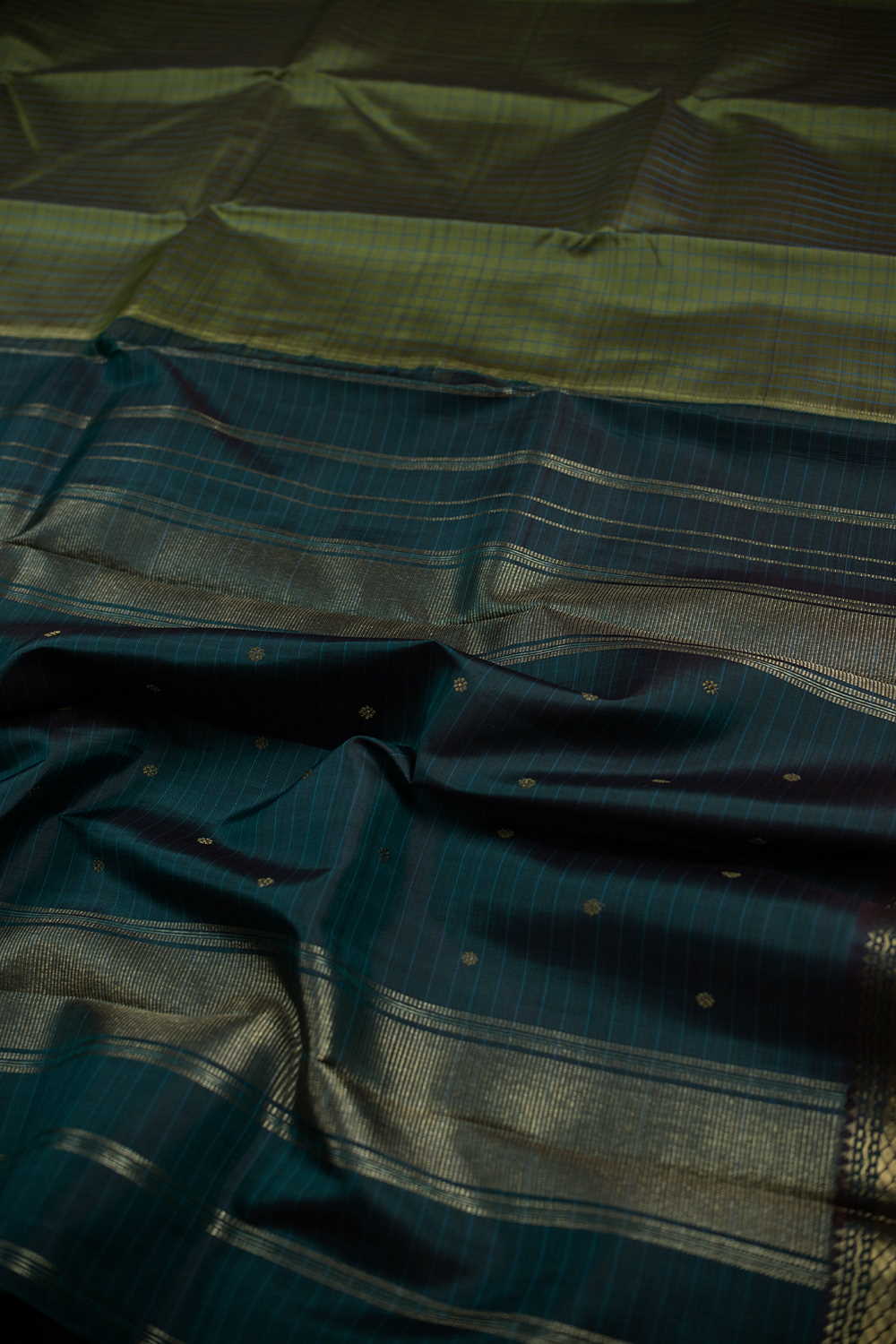Checks on Pine Green Kanchipuram Silk saree - Image 3