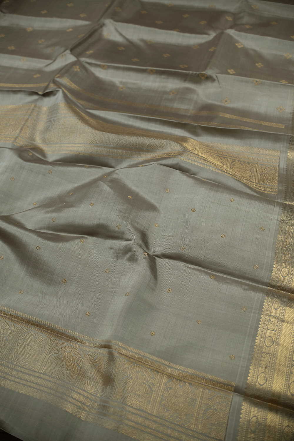 Zari Meena Butta on Grey Kanchipuram Silk saree - Image 3