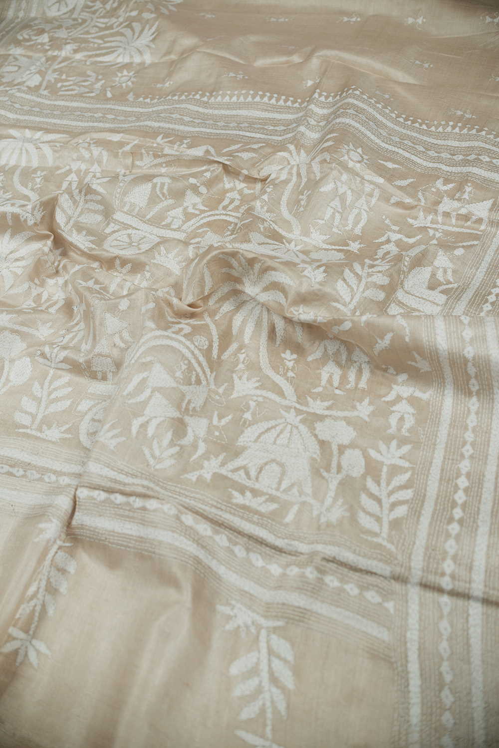 Beige Floral Kantha Silk saree - Image 3