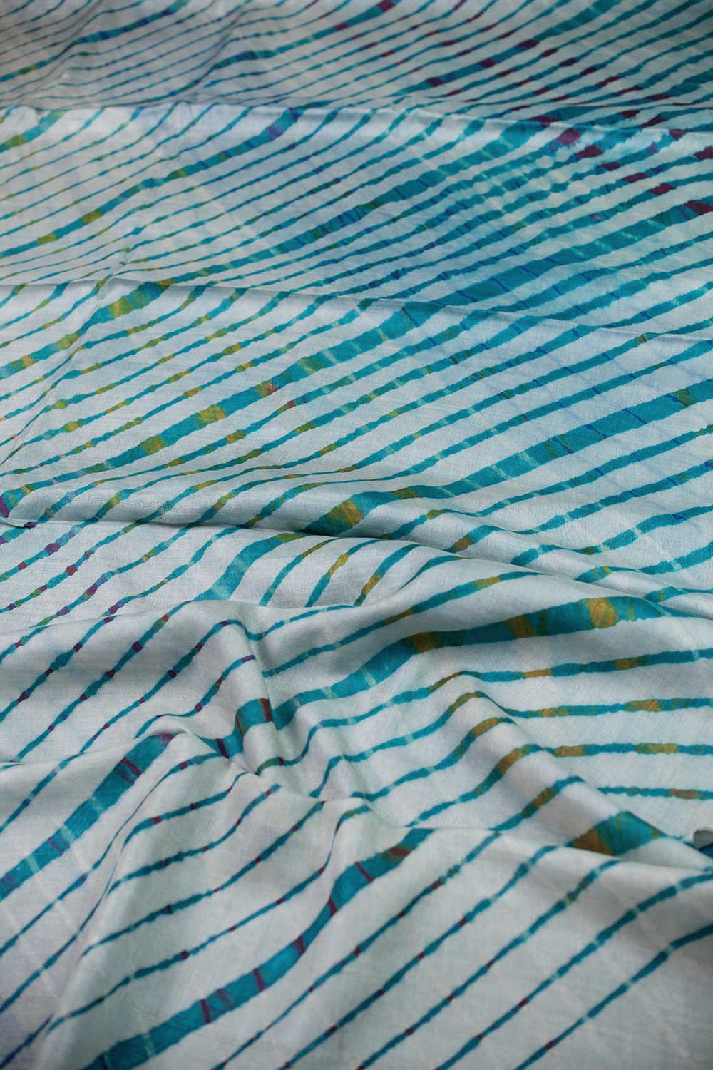 Blue Lines on Cream Leheriya Tussar saree - Image 3