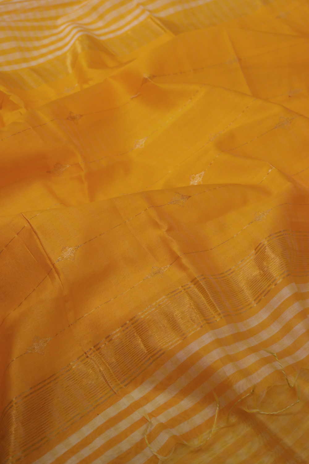 Yellow & Cream Checks Maheshwari Silk Cotton saree - Image 3