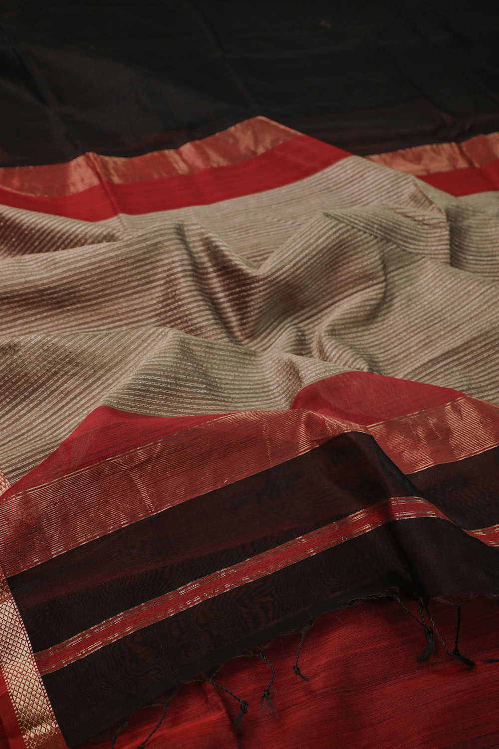 Zari Border on Black Maheshwari Silk Cotton saree - Image 3